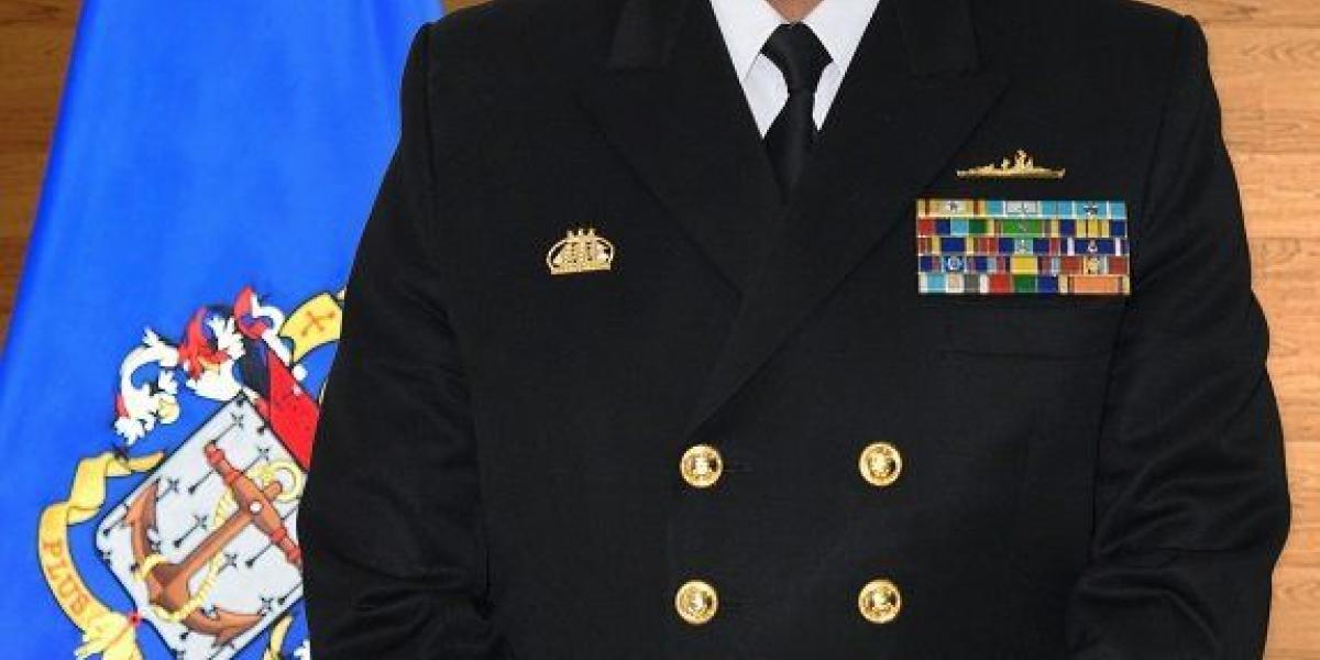 El oficial lleva 33 años en la Armada Nacional.