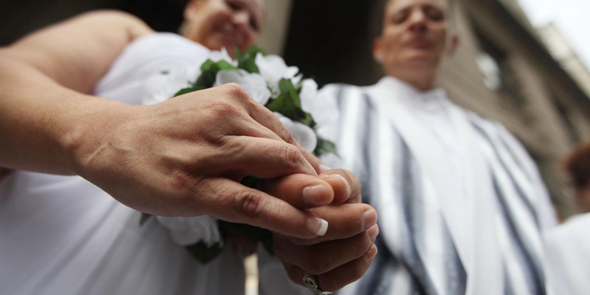 Uruguay permitiría a las parejas homosexuales contraer matrimonio en 2013.