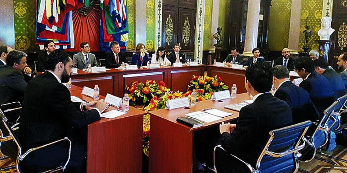 Representantes de los dos países durante la reunión en la que se firmó el acuerdo, realizada en Ciudad de México.
