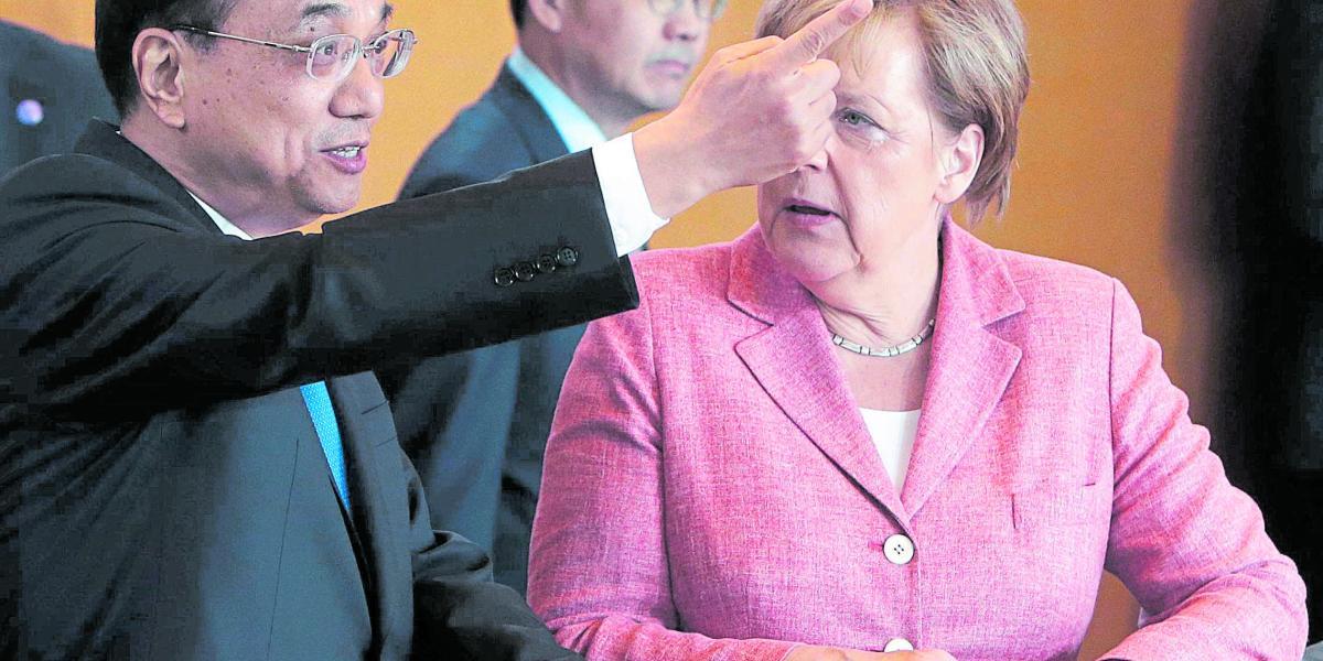 La canciller alemana, Angela Merkel, y el primer ministro chino, Li Keqiang, en Berlín.
