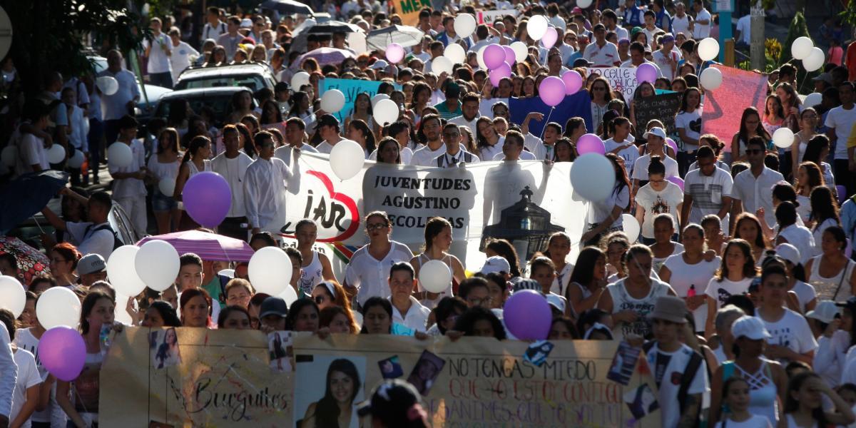 En abril, habitantes del barrio Aranjuez marcharon por el derecho y el respeto a la vida de las mujeres de Medellín.