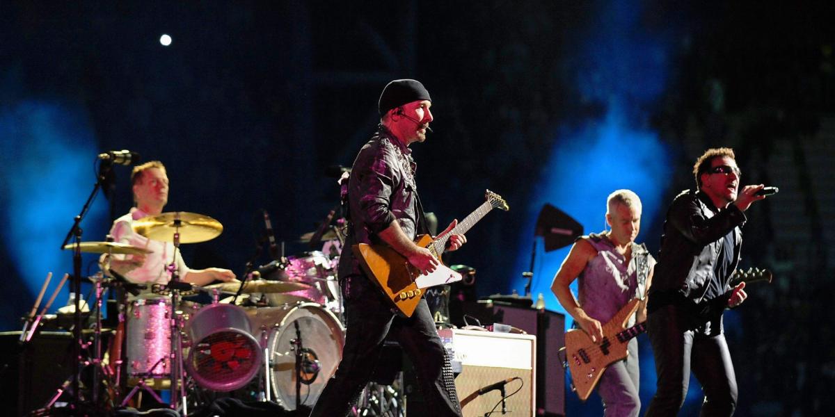 U2 durante un concierto en Bélgica en 2010