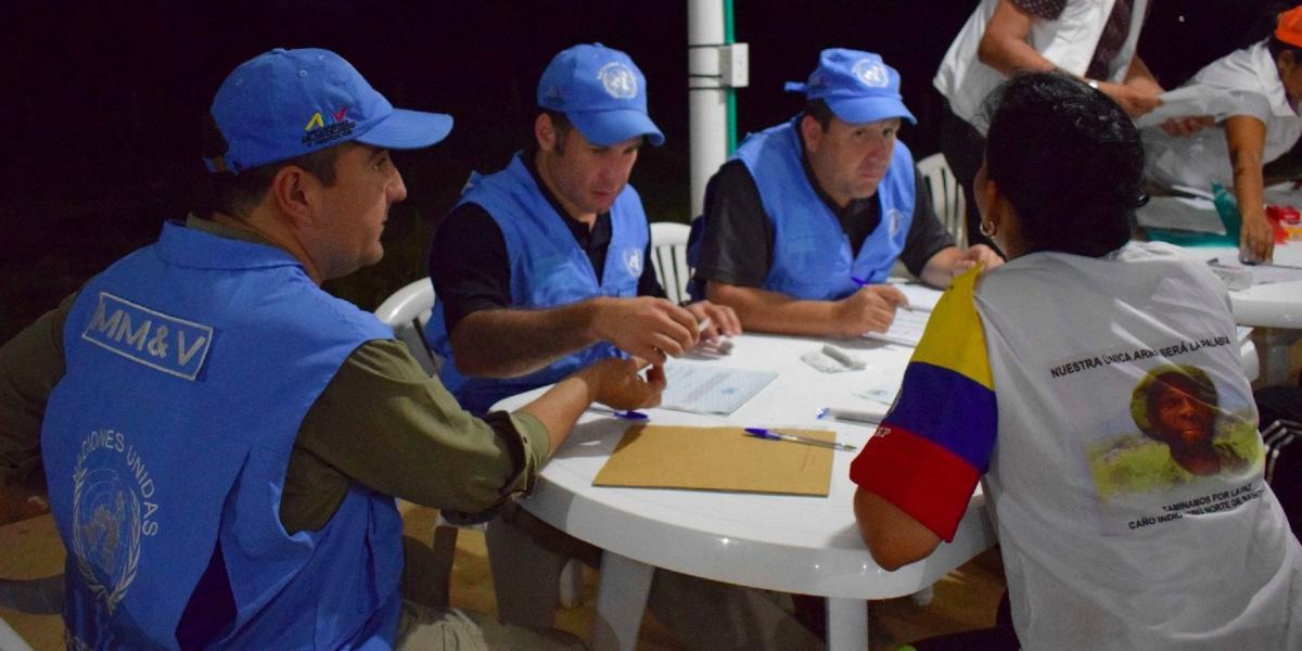 Los delegados de la ONU en Colombia y la Oficina del Alto Comisionado para la Paz entregaron certificados a los guerrilleros de las Farc.