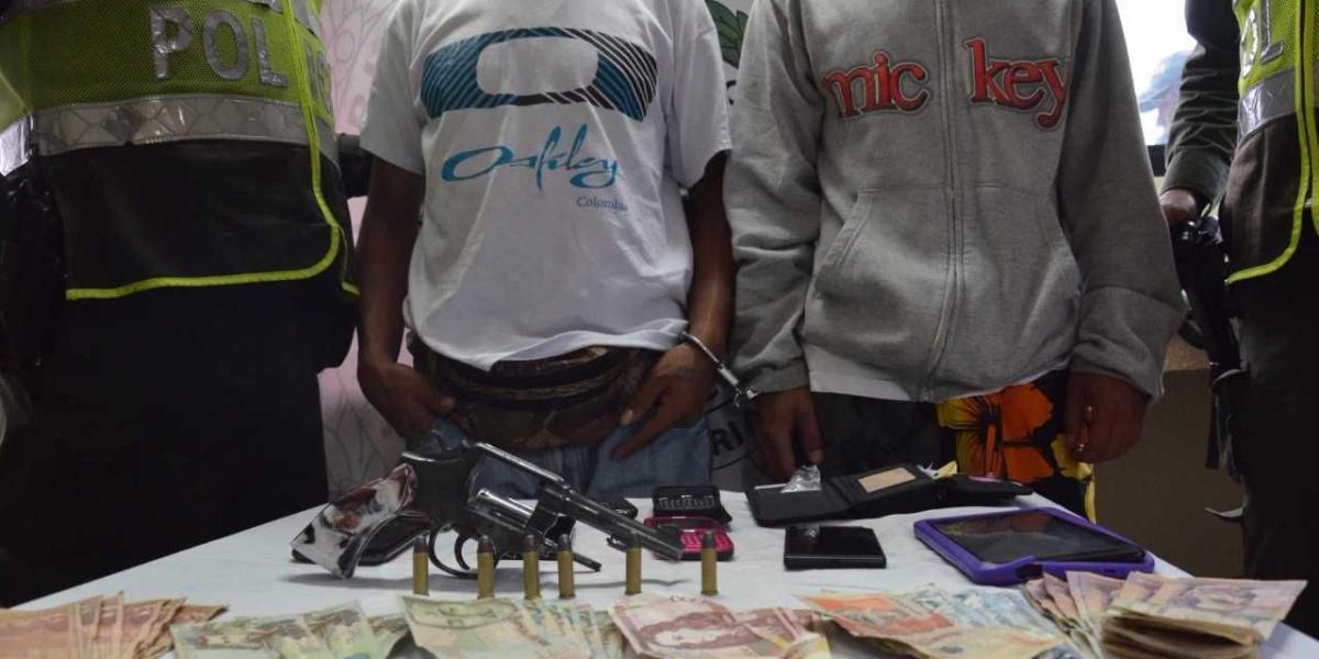 Los presuntos responsables tenían armas de fuego y dinero en efectivo, hurtado a sus víctimas.
