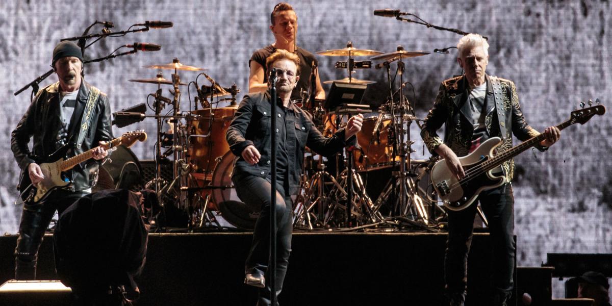 El mes pasado, la gira de U2 pasó por Houston (EE. UU.). De izquierda a derecha, The Edge, Bono y Adam Clayton. Arriba, Larry Mullen Jr.