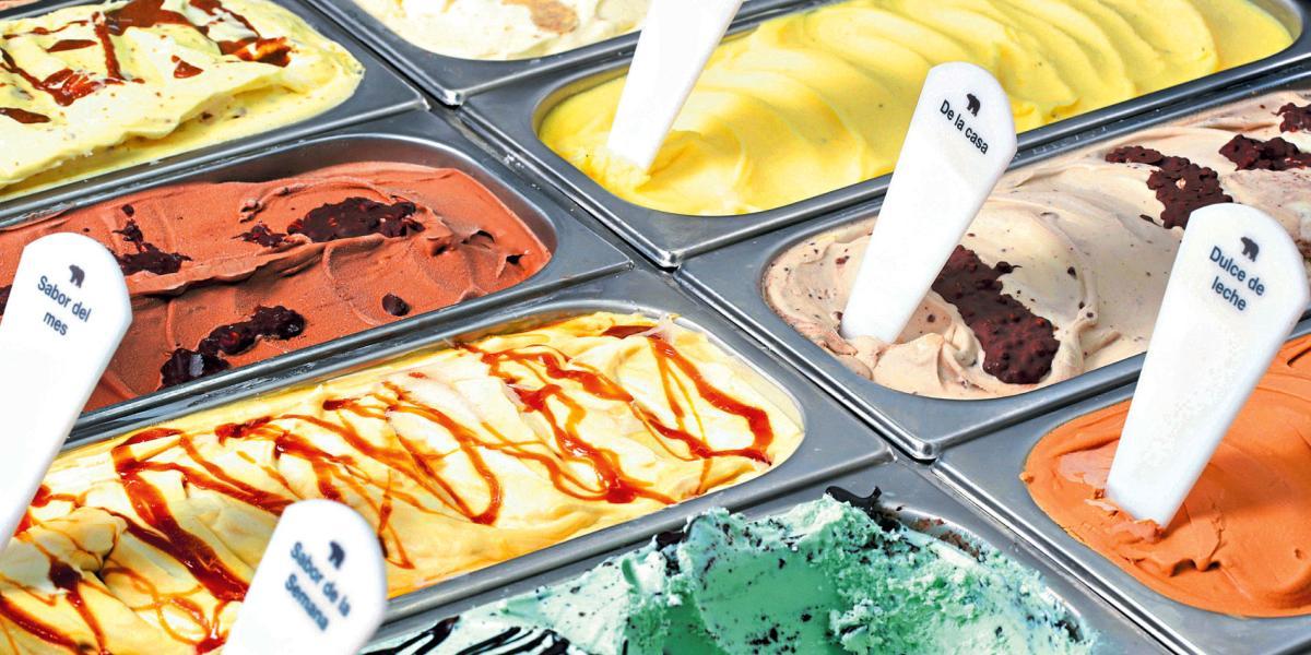 El ‘gelato’ se sirve con espátula por su textura suave, no con cuchara ni en bola.