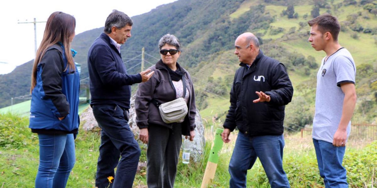 Rafael Pardo socializó el plan de desminado con los líderes locales.