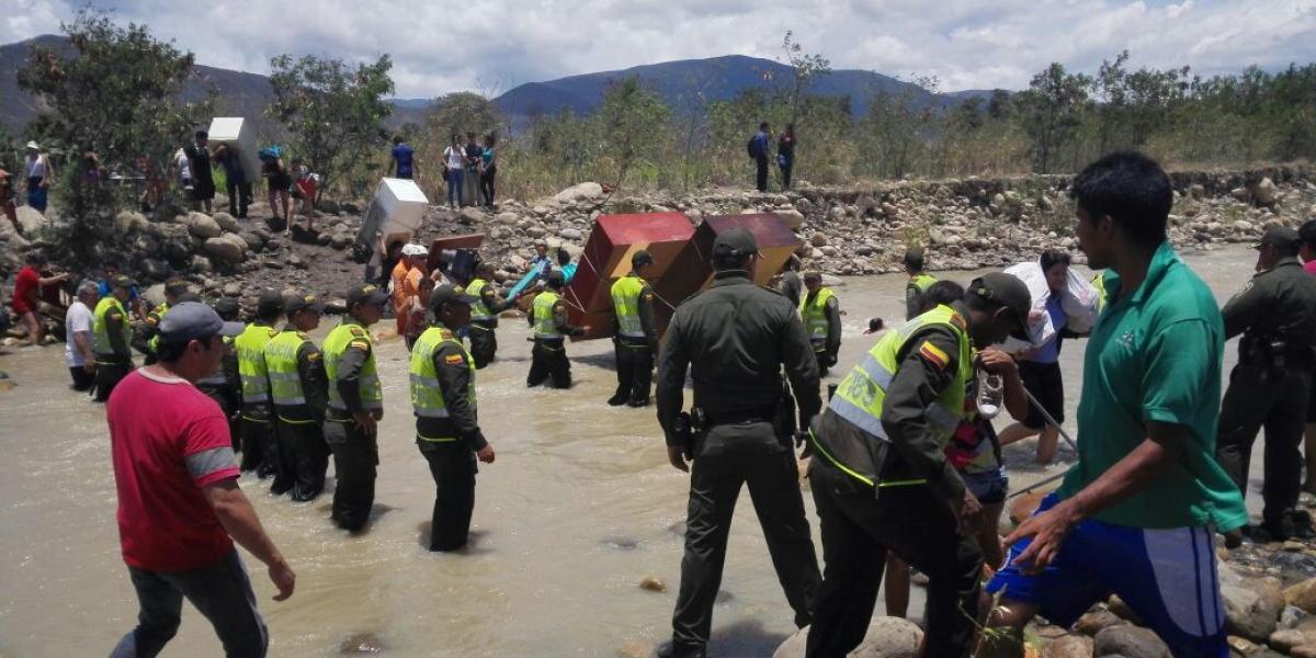 La expulsión de miles de colombianos residentes en el estado fronterizo del Táchira, en agosto de 2015, provocó la huida de personas por pasos ilegales o 'trochas', en plena línea divisoria.