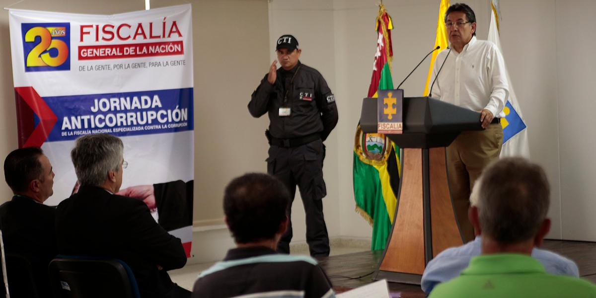 Néstor Humberto Martínez se refirió al caso de los concejales en una jornada de denuncias sobre casos de corrupción.