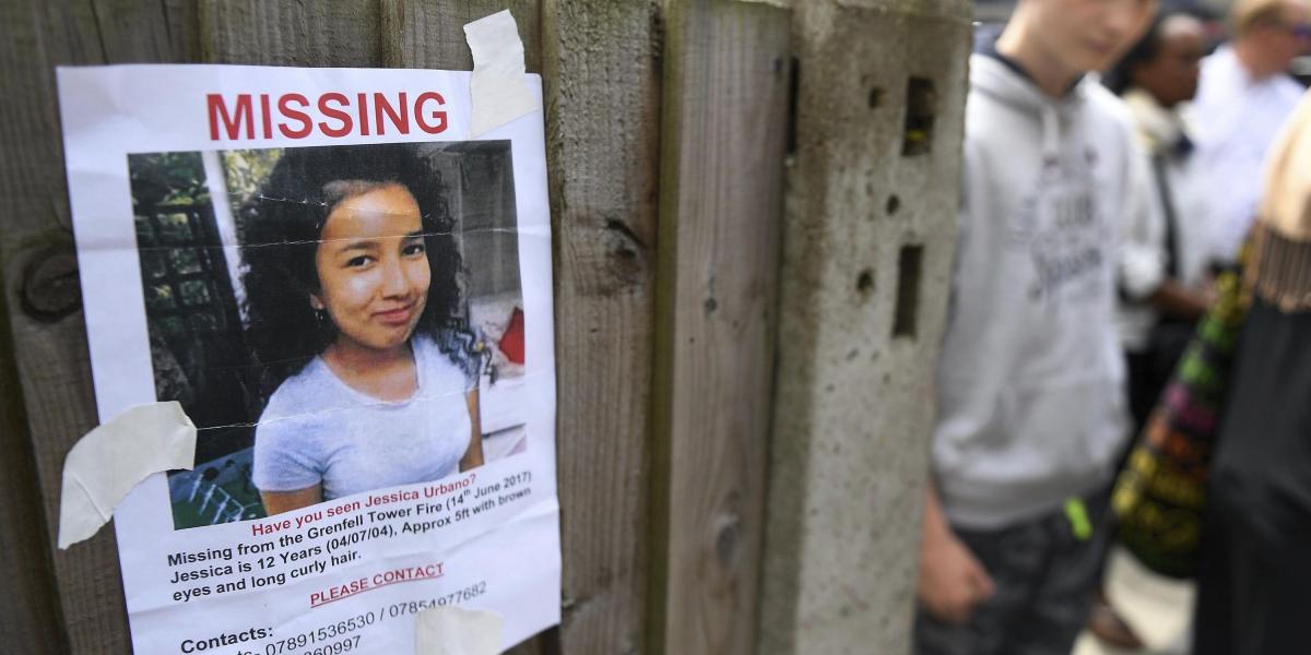 Vista de un cartel que indica la desaparición de la niña Jessica Urbano, junto a la Grenfell Tower.