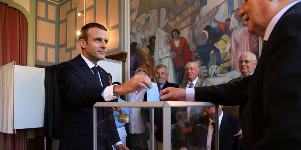 El presidente Emmanuel Macron votó en Le Touquet, norte de Francia. Tendrá la mayoría parlamentaria para aprobar reformas.
