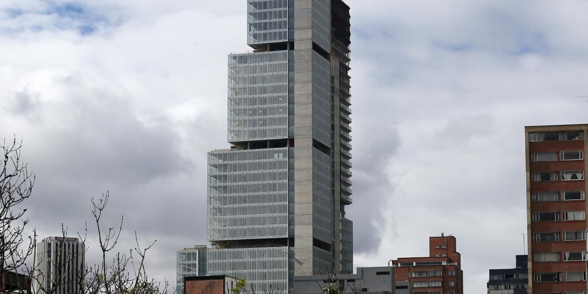 Bd bacatá: Ubicado en Bogotá, es un rascacielos compuesto por dos torres, una de ellas la más alta de Colombia, con 66 pisos y 114.384 m2 de construcción total.