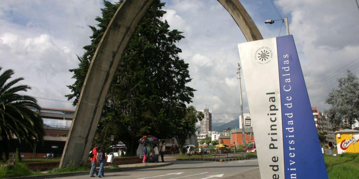 El Arco de la Vida, en la zona universitaria de Manizales, a la entrada del parque La Gotera de la sede central de la Universidad de Caldas y junto al campus Palogrande de la Universidad Nacional.