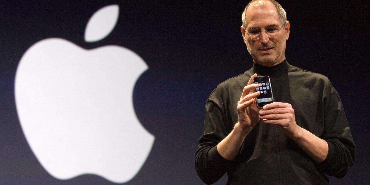 Steve Jobs mostró el iPhone por primera vez en 2007. Apple cumplió su promesa de romper paradigmas y revolucionar el mercado móvil.