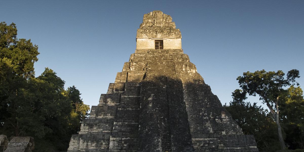 El templo del Gran Jaguar es el más emblemático de Tikal.