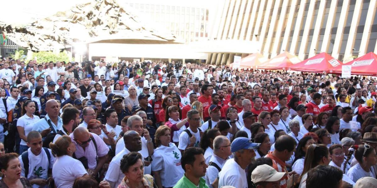 El acto inaugural de la recolección de firmas se hizo en la tarde del jueves en el centro administrativo La Alpujarra.