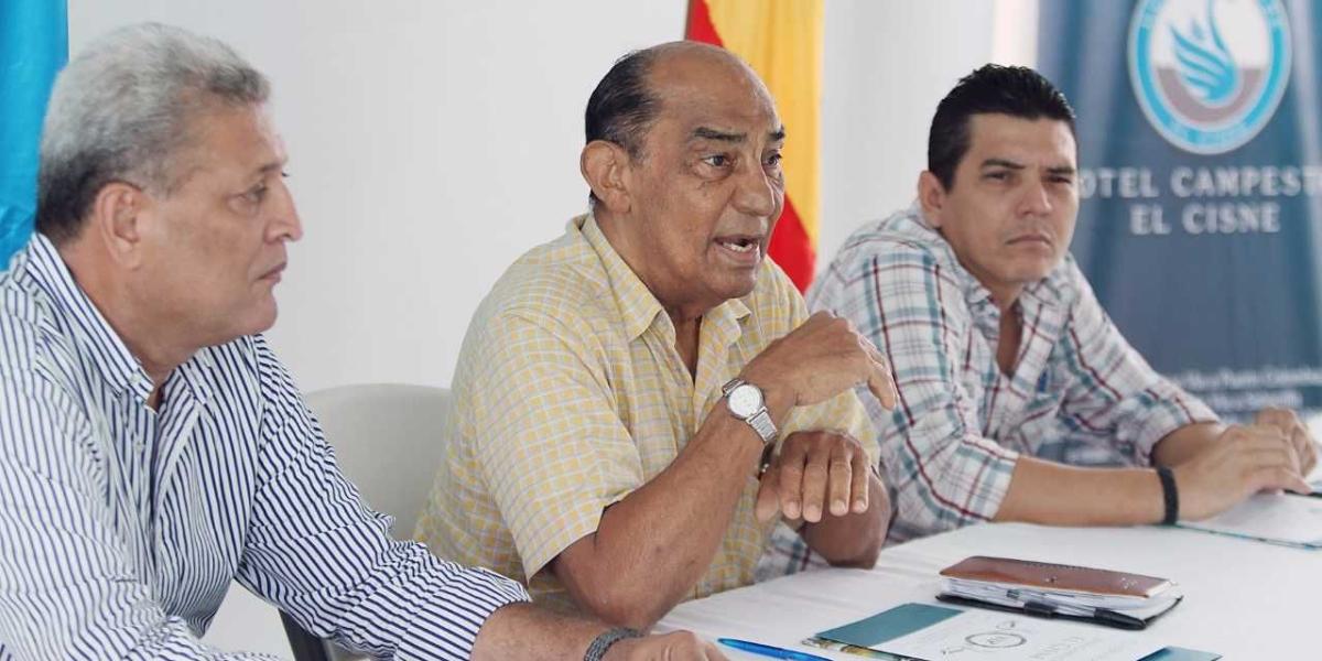 Rueda de prensa Daniel Roncallo, Abogado; Humberto Nieto, Ambientalista; Javier García Chino; Presidente Junta Comunal Sabanilla