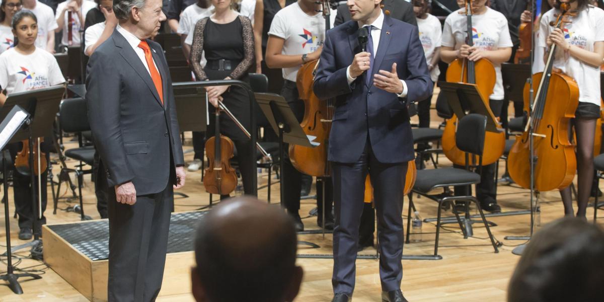 El presidente Juan Manuel Santos y su homólogo de Francia, Emmanuel Macron, asistieron al concierto de una orquesta de jóvenes colombianos y franceses. Reuters