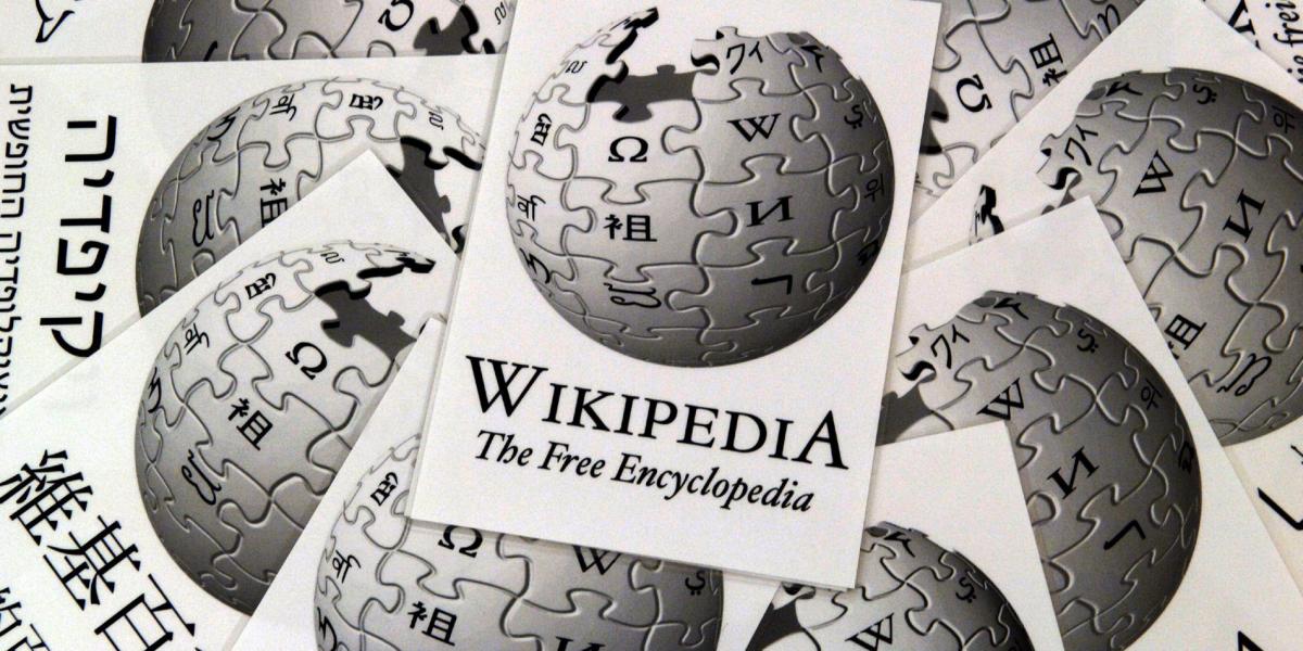 Wikipedia es una enciclopedia electrónica, escrita y editada por miles de personas y consultada a diario por millones en casi 300 idiomas.