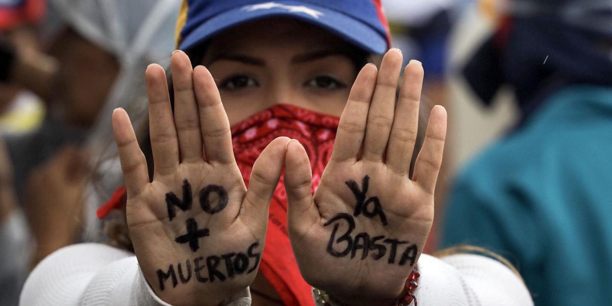 Miles de opositores marcharon este sábado en Caracas y otras ciudades de Venezuela hacia instalaciones militares.
