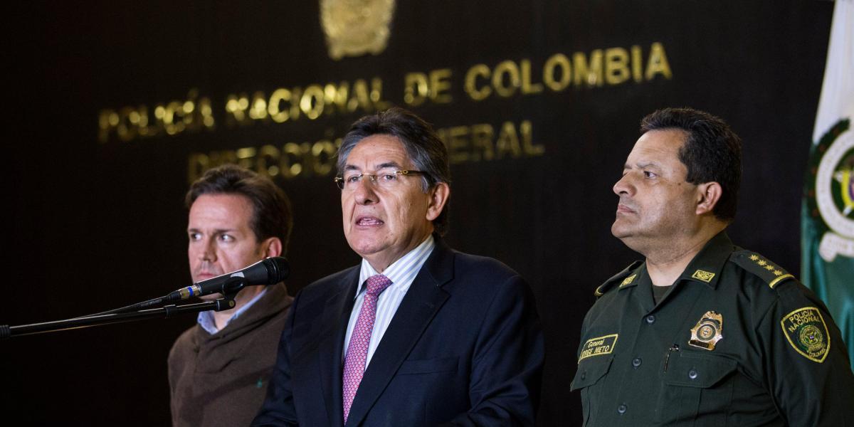 El director de la Policía, general Jorge Hernando Nieto, aseguró que las ocho capturas se dieron tras diez allanamientos este sábado.