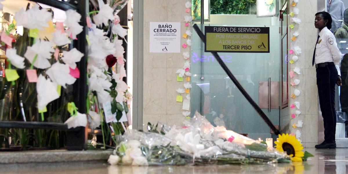Tras el atentado, ciudadanos se han acercado al centro comercial Andino para rechazar a los violentos y rendir homenaje a las tres víctimas.