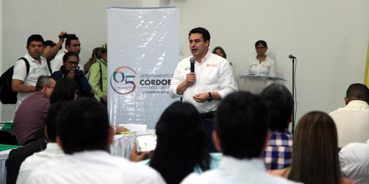El ministro de Transporte, Jorge Eduardo Rojas, preside la mesa técnica del sector de infraestructura realizada en Montería.