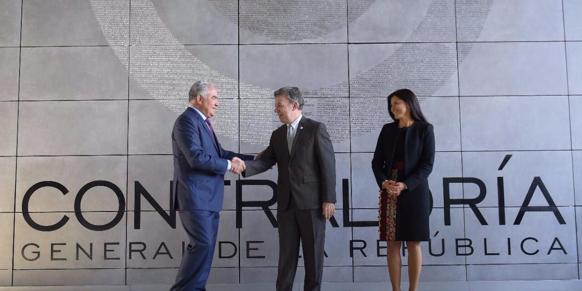 El Contralor General Edgardo Maya inauguró la nueva sede de la Contraloría con la presencia del Presidente Juan Manuel Santos.