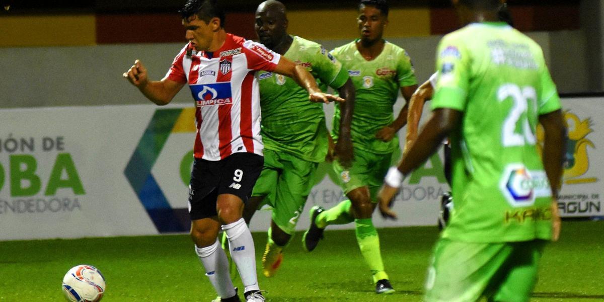 El Junior de Barranquilla venció este miércoles 1-0 a Jaguares de Montería, válido por la última jornada de la fase clasificatoria de la Copa Colombia, que se disputó en Sahagún (Córdoba).