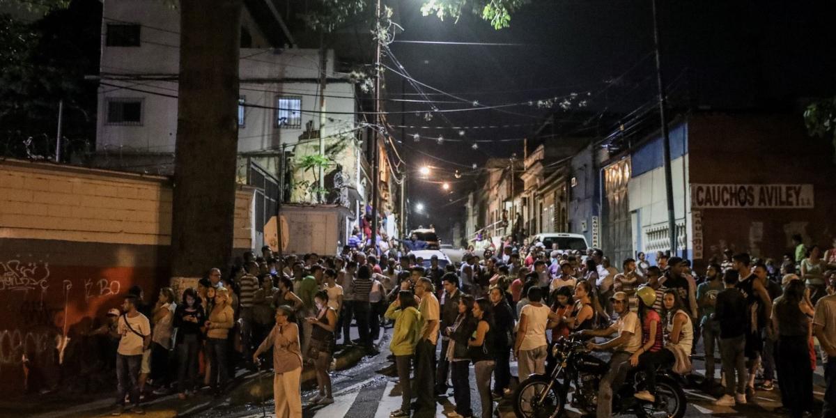 Residentes se concentraron a los alrededores de la sede del Tribunal Supremo de Justicia (TSJ) de Venezuela, luego del ataque del policía Óscar Pérez.