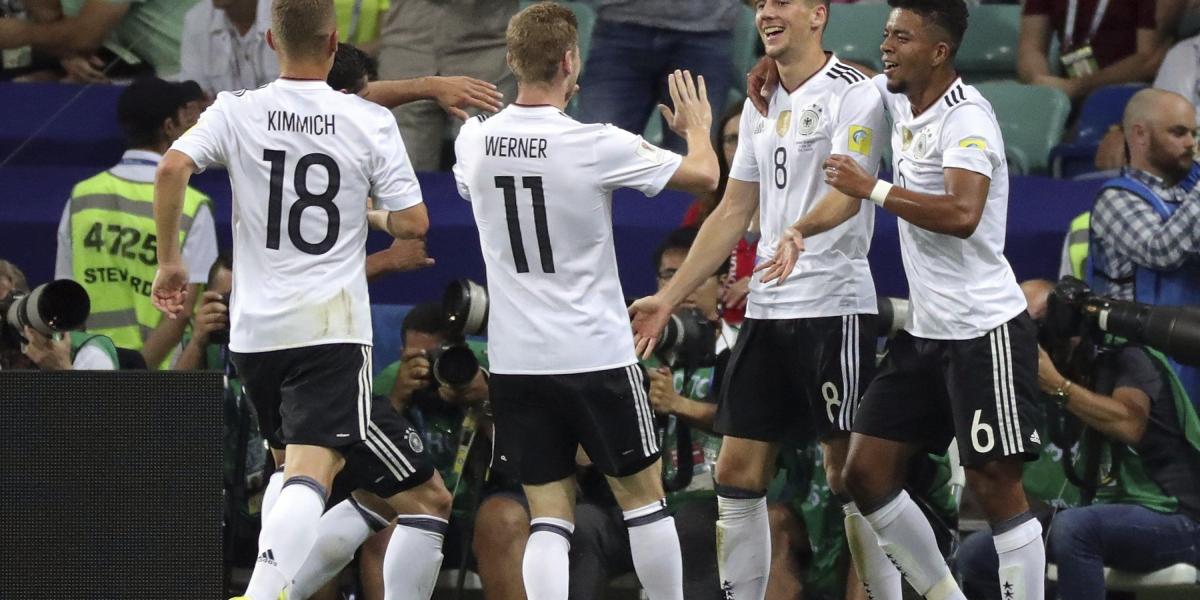 Los jugadores de Alemania celebran el segundo gol.