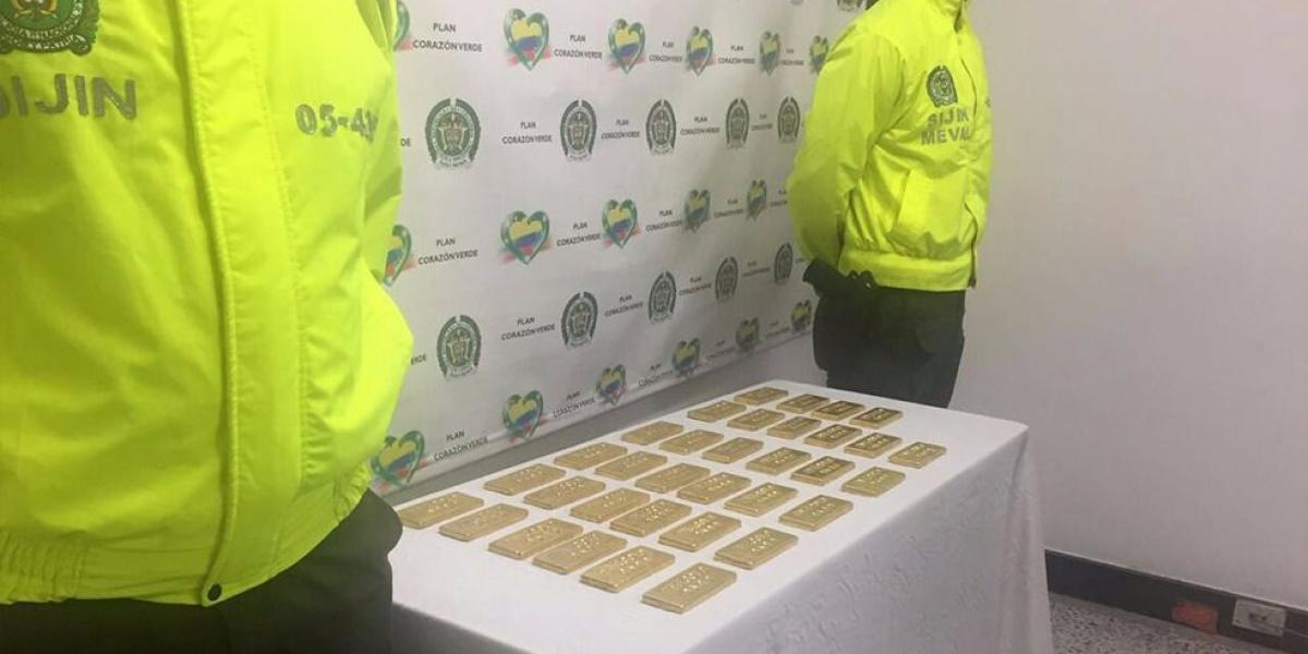 Los lingotes de oro fueron encontrados en una bodega que estaba alquilada a nombre de la víctima de homicidio.
