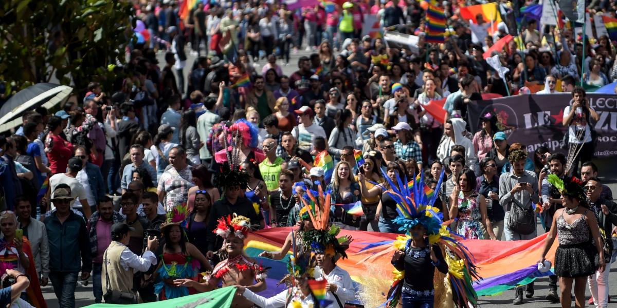 Contra los tabúes, contra la discriminación y en favor de sus formas de amar, miles de personas se tomaron el centro de Bogotá.