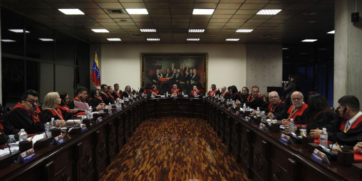 El presidente de la Sala Constitucional del Supremo, Juan Mendoza Jover, explicó en el acto que la designación de González fue anulada debido a que no fue revisada en un primer momento por la Cámara.