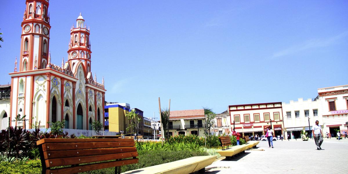 La plaza de San Nicolás, en el centro de Barranquilla,  fue una de las obras que se ejecutó con recursos de los impuestos locales.