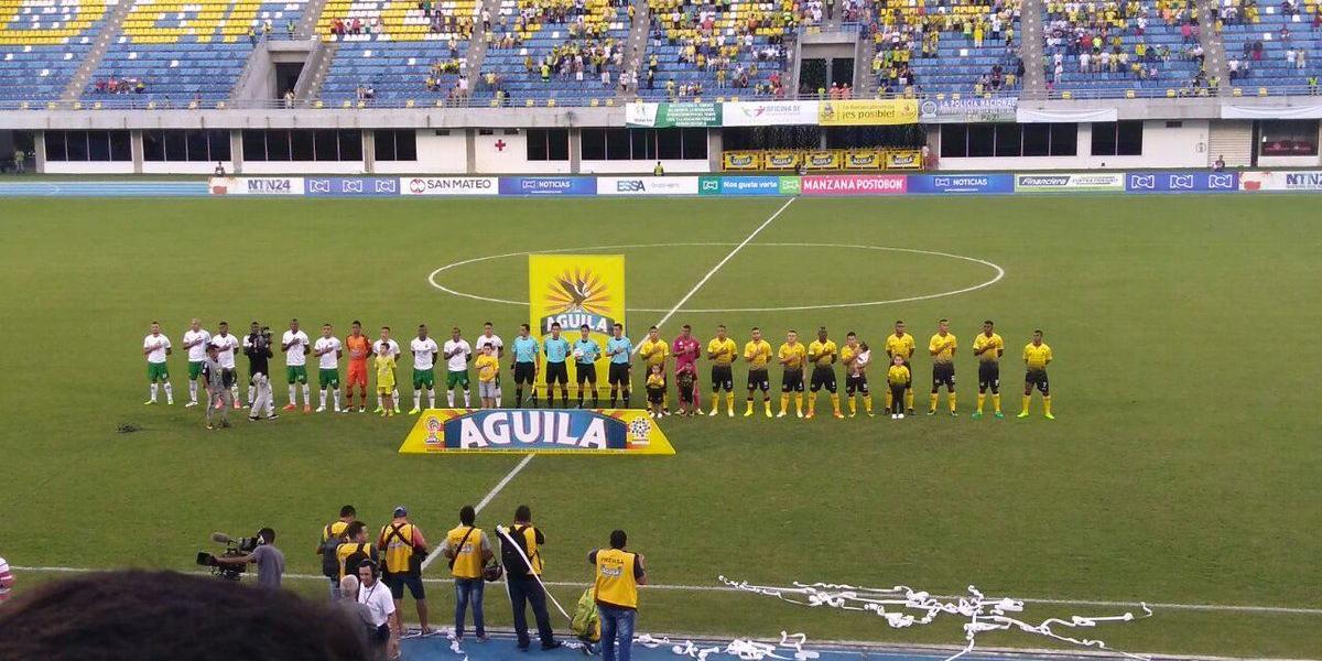 Actos protocolarios del encuentro de la fecha 1 de la Liga colombiana, Alianza Petrolera vs. Atlético Bucaramanga.