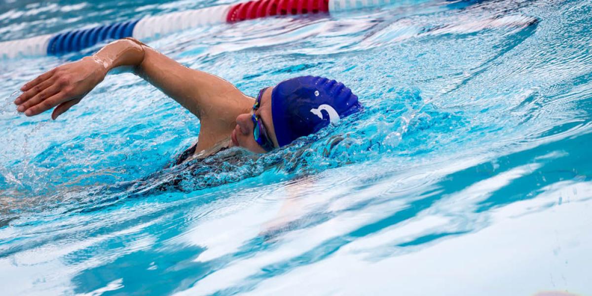 Sonia Carolina Vargas es bogotana y fue trasplantada de páncreas y riñón. Es nadadora y compitió en 50 y 100 m libre y 50 y 100 m espalda, esta última en la que se colgó la medalla de oro.