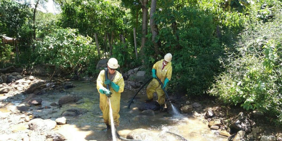 Estas labores de limpieza, con técnicos del Instituto Colombiano del Petróleo, las lidera Ecopetrol.