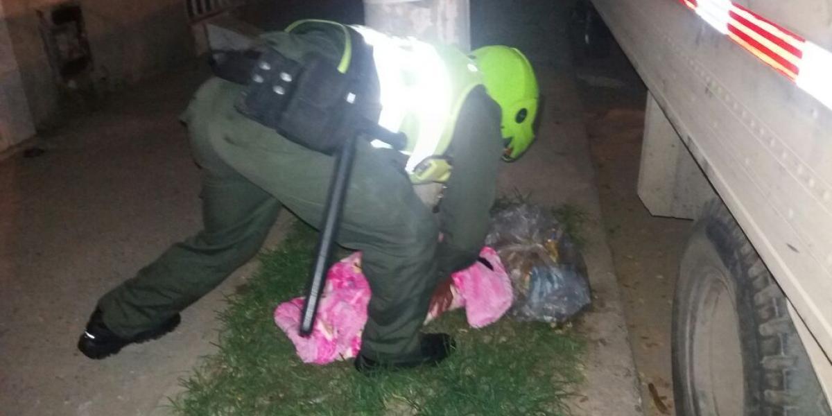 La bebé fue encontrada por la comunidad quien dio alerta a la Policía