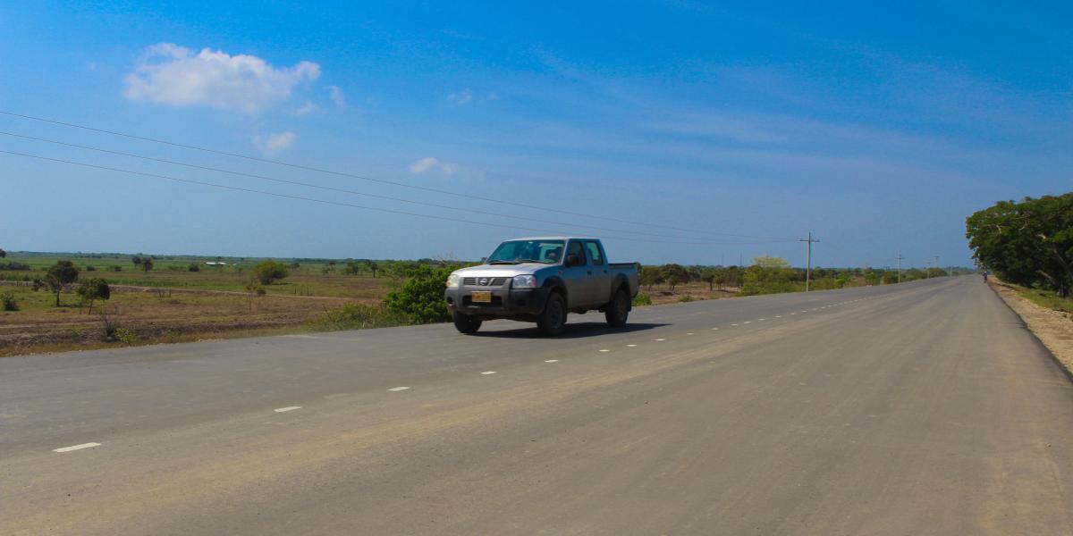 La Vía de la Prosperidad solo tiene cuatro kilómetros pavimentados y, según el director del Invías, Carlos García, debería llevar más de 16 kilómetros de avance.