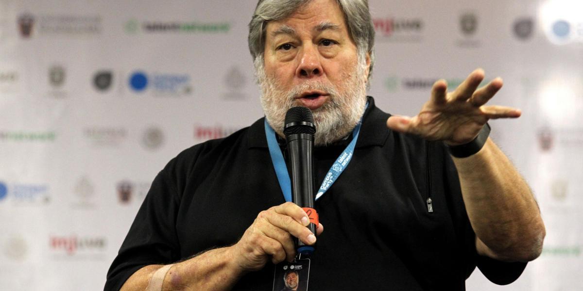 El cofundador de la compañía Apple, Steve Wozniak, habla ante medios de comunicación en conferencia de prensa durante el Jalisco Campus Party.