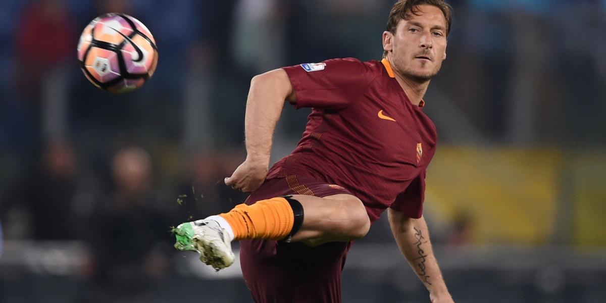 Francesco Totti siempre se distinguió en la cancha por su técnica, temperamento y goles. Ahora quiere aportar en la parte directiva del club romano.