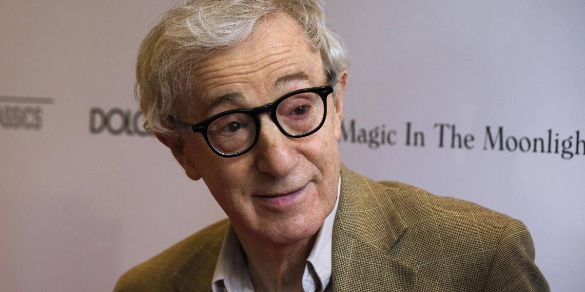 El cineasta Woody Allen ha sido acusado de abusar sexualmente de su hija Dylan cuando tenía solo 7 años. Si bien la misma joven confirmó los hechos en 2014, amigos de Allen han salido en su defensa.