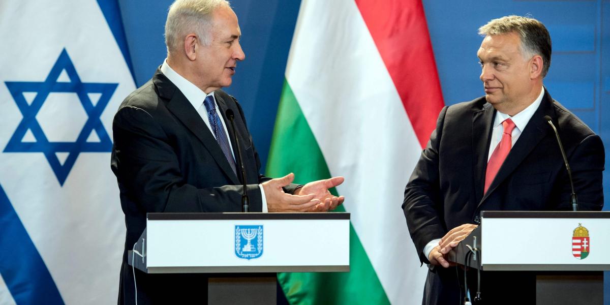Benjamin Netanyahu (i.) primer ministro israelí y el primer ministro de Hungría, Viktor Orban.