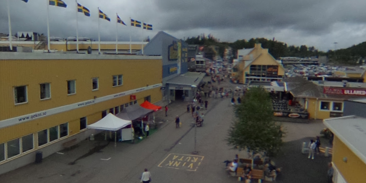 El hecho se registró en la entrada del centro comercial Gekas de la localidad sueca de Ullared.