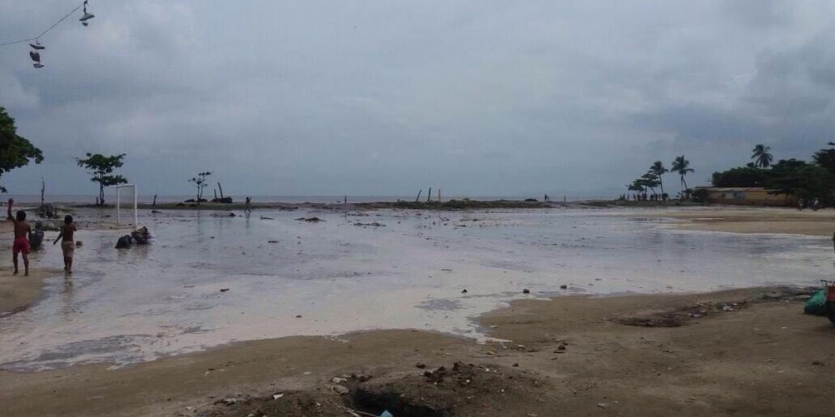 El aumento del nivel del mar inundó los barrios cercanos a la costa en los municipios Ciénaga y Pueblo Viejo.