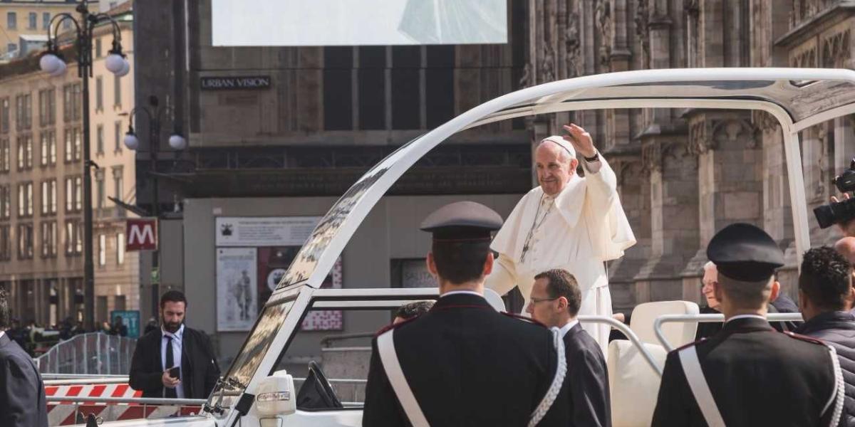 Datos curiosos del Papamóvil: vehículo oficial del Vaticano.