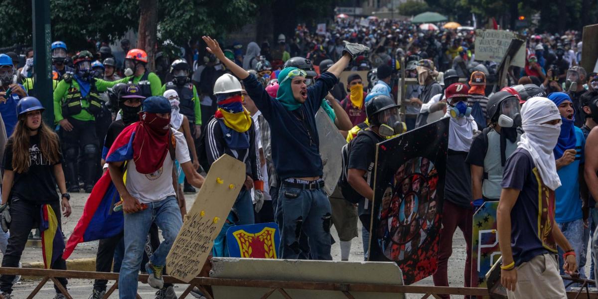 Ayer se dieron enfrentamientos en Caracas entre manifestantes y la Guardia Nacional, que interceptó marchas de apoyo a los 33 magistrados designados por el parlamento.