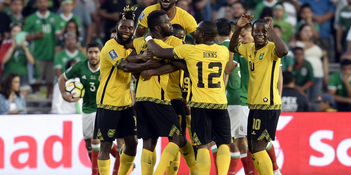 Los jugadores de Jamaica celebraron a rabiar el gol sobre el final del partido contra México, triunfo que les dio el pase a la final de la Copa Oro.
