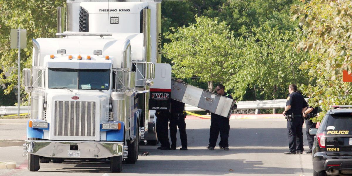 México lamenta la muerte de nueve inmigrantes dentro de un camión en 
Texas